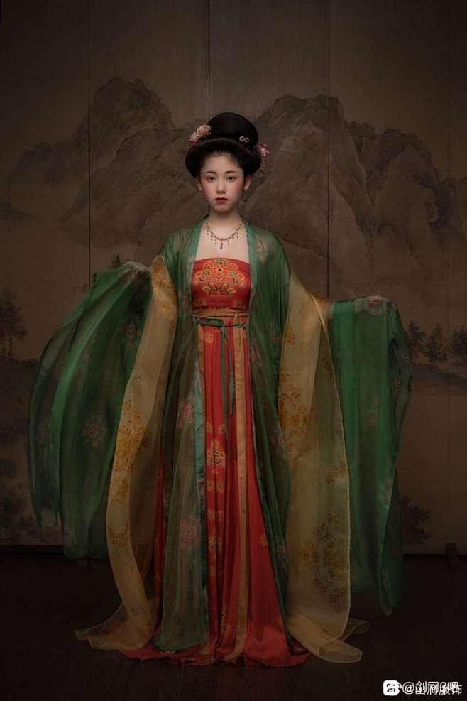 古香古色 红配绿 服饰
