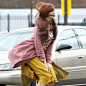 #C-Oli# 公主安Anne Hathaway今日在布鲁克林为亚马逊新剧《Modern Love》拍摄舞蹈部分，新染的一头红发随风飞扬，Anne也是拍的十分欢脱逗趣，各种大幅度动作，笑的超开心~ ​​​​