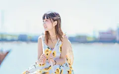 清新氧气美女户外写真桌面壁纸