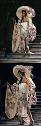 Christian Dior 1998，https://m.weibo.cn/2284723941/4126915440468259