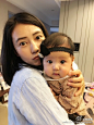 高圆圆当干妈抱贾静雯女儿