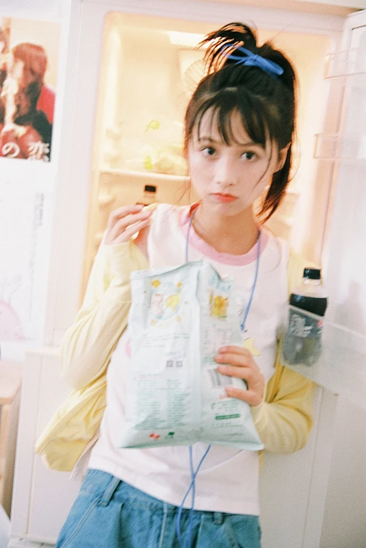 《YEAH》_人像_颇可网,胶片写真,少女,胶片,日系,日杂感,氛围感,写真集-花瓣网