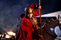 组图：《武神赵子龙》贾青红衣英气 穿铠甲骁勇 : 贾青霸气挑战女将军公孙宝月，红衣铠甲造型登场，骁勇善战，巾帼不让须眉。