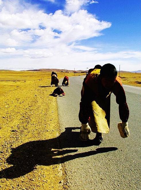   在西藏，不论是在通关大道还是在山间小...