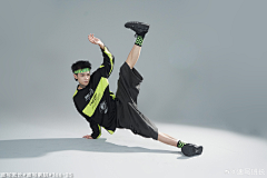 庸庸碌碌爬某人采集到速写素材