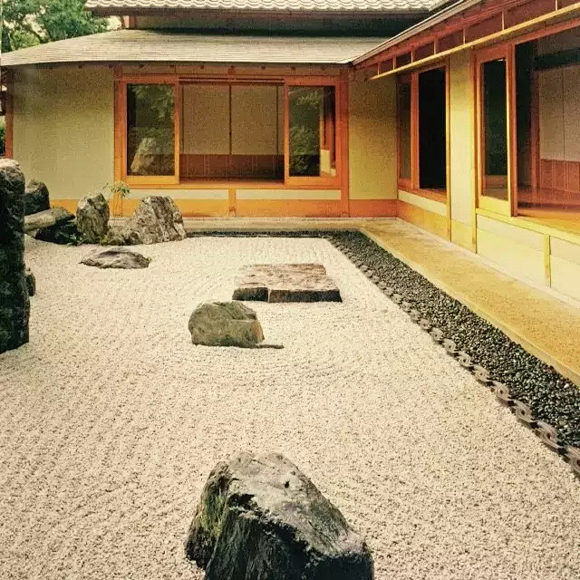 此庭园是为紫云台禅寺的迎宾设施而建造的。...