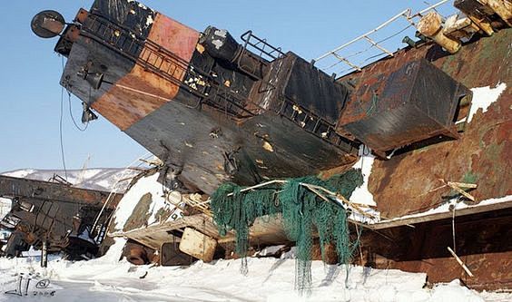 Amazing sunken ship ...