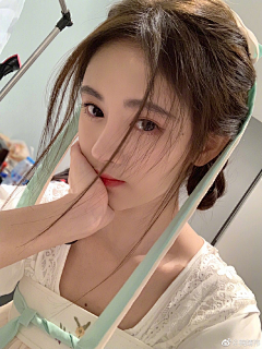 董怡广告采集到美女海报