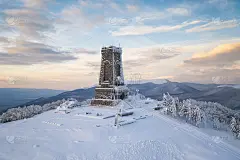 希普卡国家纪念碑的冬季全景