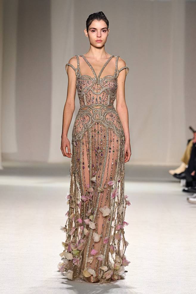 Elie Saab Spring 202...