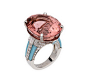 SILFIDA 粉红碧玺戒指(36.71克拉)，令人炫目的玫瑰色碧玺搭配晶莹的钻石与对比色彩的土耳其蓝，在指间闪耀着迷人光彩。