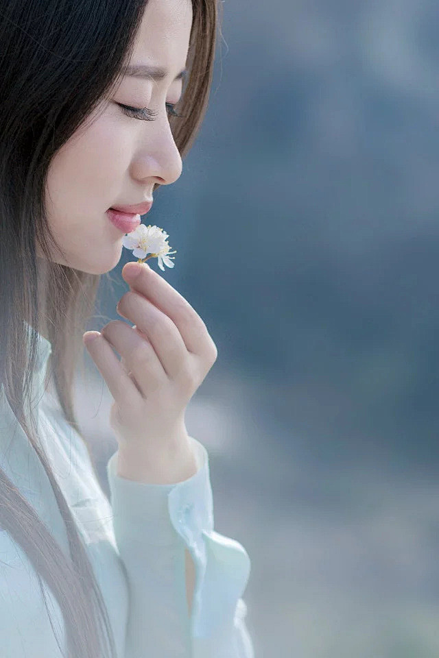生活，是一首歌，谱写着喜怒哀乐，人生是一...
