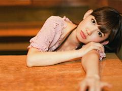 清纯女生电脑桌面_漂亮女生1024x768高清壁纸