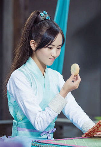 刘馨棋屏里狐