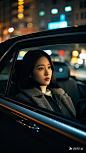 在车外透过车窗看见东方女青年坐在出租车内，眼神充满向往，嘴角微微上扬，车玻璃上有城市光晕的反射，真实的光影效果，身穿冬衣，风格人像摄影，呈现奇妙而绝佳意境，强烈的胶片颗粒感，光晕，情绪氛围感拉满，虚实