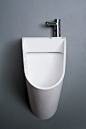 Kaspars Jursons设计的与洗手盆结合的男士小便器STAND