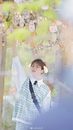 朱正廷壁纸
花瓣ID：脸红的思廷期