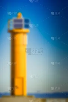 黄色的灯塔-模糊的影像