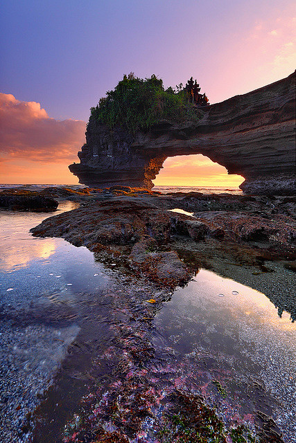 帕拉峇都博隆海神庙（Tanah Lot）...