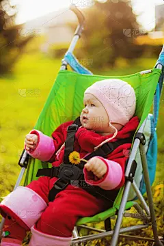 儿童,垂直画幅,公园,绿色,人,婴儿,户外,春天,纯洁,一个人