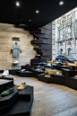 小空间的极致利用,黑豹运动鞋和街头服饰店面设计