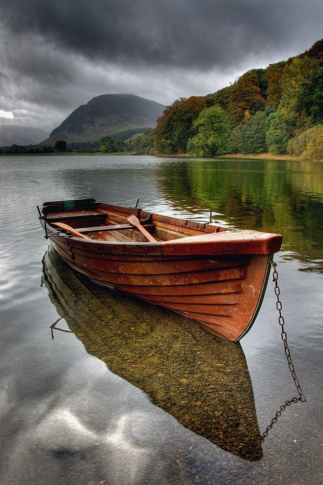 湖泊和船
 lakes and boat...