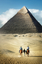 visitheworld:

Towards the Great Pyramid, Giza, Egypt (by dvlazar).