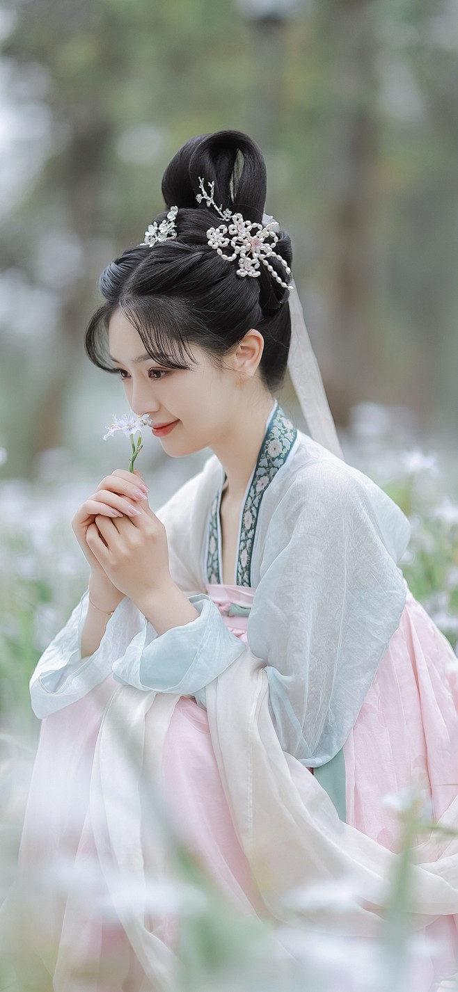 惊春花落树，闻梵涧摇风
采集@别致的七