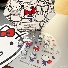 @HAIRSECRETS头发的秘密 x @HelloKitty_Sanrio官方 联名香氛便携梳，炒鸡大可爱，我一个不走可爱路线的都抵挡不住的可爱味道是甜甜的玫瑰与白茶，适合假期出门旅游的时候丢进洗漱包里

非广，因为这份大可爱里有我一份心血
【翻译：真爱们，买她！ ​​​​