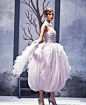 #花苞裤礼裙#Chanel 1991 FW Haute Couture 灯笼裤型裙身的笨重注入纱的轻盈质感显得优雅灵动，又非常考验身材和驾驭能力，论O型怎样可以饱满又不笨重。 ​​​​