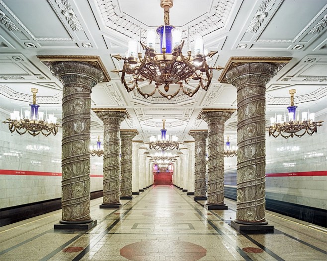 莫斯科地铁站 ｜摄影师David Bur...