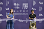 成都远洋太古里总经理伍玉珊女士与《鞋履：乐与苦展览》策展人共同剪彩