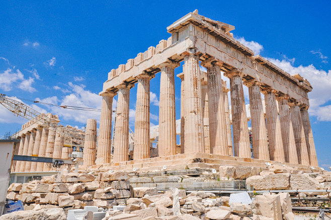在希腊古代遗址中，最为有名的当属均建造于...