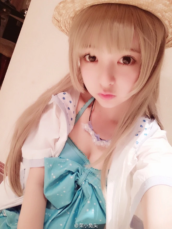 .#可爱# #萌妹子# #女神# #萝莉# #娃娃脸# ---关注 “教你拍照神技巧” 微信公众号 免费获取各种拍照技巧、姿势、表情。