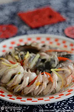 如何做梅汁蒸鳗鱼的做法（春节吉祥年菜之龙蛇飞舞过大年）