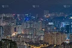 中华人民共和国香港市区鸟瞰图。亚洲科技智慧城市的金融区和商业中心。摩天大楼和高层建筑夜间顶视图。