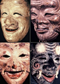Noh Mask 能面，现存二百余种，常用六七十种，按属性归入翁、尉、男、女、鬼神、怨灵七类。制作者被称为＂能面打ち＂，基本工序：打磨桧木，令其轻巧略小于脸面，表演者可借两侧罅隙遣光走步；雕镂五官，刻画一种舍弃瞬间喜怒哀乐的中间式表情；胶混着石膏涂层；镀金或着色，进一步细分人物个性。