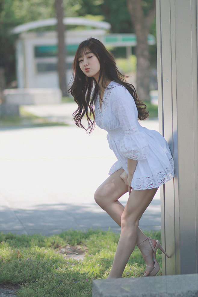 崔瑟琪的白色可爱连衣裙