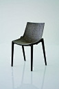 意大利品牌Magis；ZARTAN；Starck；2012
著名设计师菲利普·斯塔克（Philippe Starch）与尤吉尼·奎利特（Eugeni Quitllet）合作设计的。设计师用液体木材创造了5种不同质感的“Zartan”椅：竹子、亚麻、大麻、黄麻纤维和藤条。这种新材质的特性使家具的造型设计更加灵活，让作品的形态更具多元化，也符合当前对于生态环境的保护诉求。