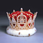 1979年MIKIMOTO制作了一顶皇冠（MIKIMOTO Pearl CrownII），顶端有一颗橄榄形的白南洋珠。收藏博物馆：日本珍珠博物馆