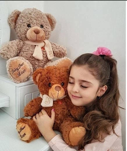 8岁伊朗女孩马蒂拥有超高颜值被外国媒体誉为全世界最美女孩父母喜欢