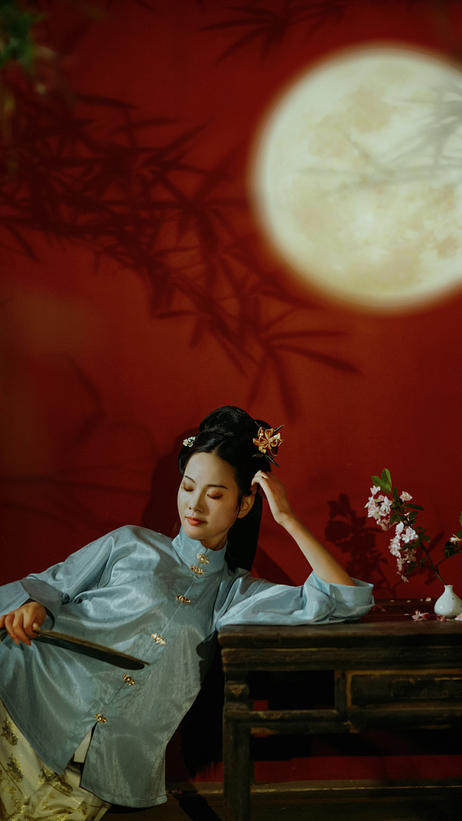 月隐竹林红墙晚_人像_POCO摄影,园艺...