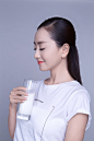 组图：杨蓉为新书拍写真 尽现“少女”自然美肌 : 近日，演员杨蓉为新书拍摄了一组“逆龄”写真，一展自然美肌，令网友羡慕赞叹。