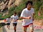 四川举行全国长距登山挑战赛 专业组角逐10公里赛程