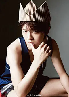 #鹿晗 #硬照 #壁纸 #嘉人 #杂志 
嘉人－2016年2月 
摄像于聪 造型mixwei 
拍摄花絮：http://dwz.cn/39hSgZ 
鹿晗@M鹿M 登上《嘉人》二月刊封面。喜欢鹿晗的人是一批认真的人，她们需要更纯粹的、耿直的偶像，“小鲜肉”代表性人物鹿晗，正因为坐拥这些关键词，而成为风暴的中心。跟鹿晗的谈话轻松舒坦，有种风如何吹，真诚做自己即是最好的回应的安心。策划、执行、造型@Mix Wei 摄影@于聪YuCong