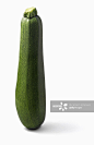 Courgette on white background_创意图片