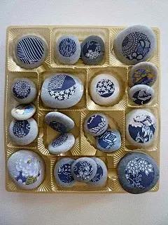 Lots of ideas to paint &amp; decorate rocks  :)