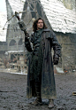 『花罂』采。Hugh Jackman as Van Helsing.  awesome crossbow, but where's the hat?