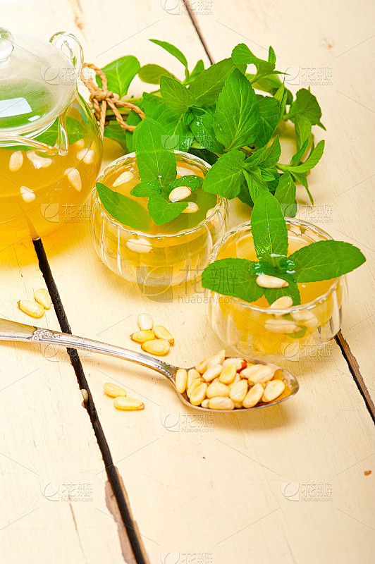阿拉伯传统薄荷松子茶