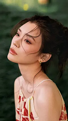 美女壁纸—奚梦瑶，身穿碎花长...@霁枫壁纸美图的动态